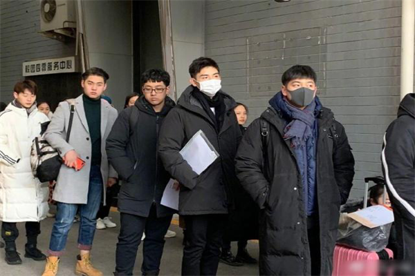 ·տ ͸¶ֻѡ˱һѧУ