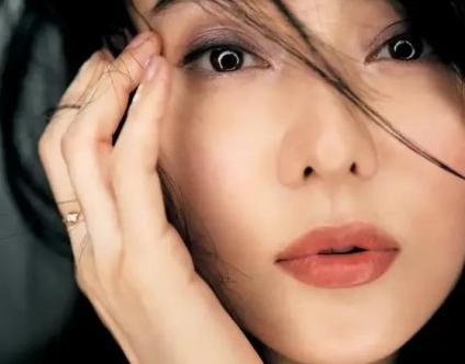 范冰冰成功在日本复出!宣传照片尺度有点大,网友:以后请叫范老