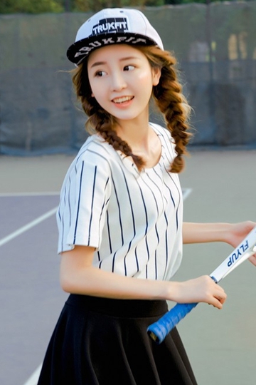 网球少女黑色短裙修长美腿写真